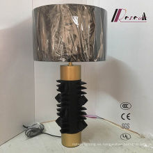 Lámpara de mesa de resina de mesa estilo único Hotel lámpara de pie de pedestal